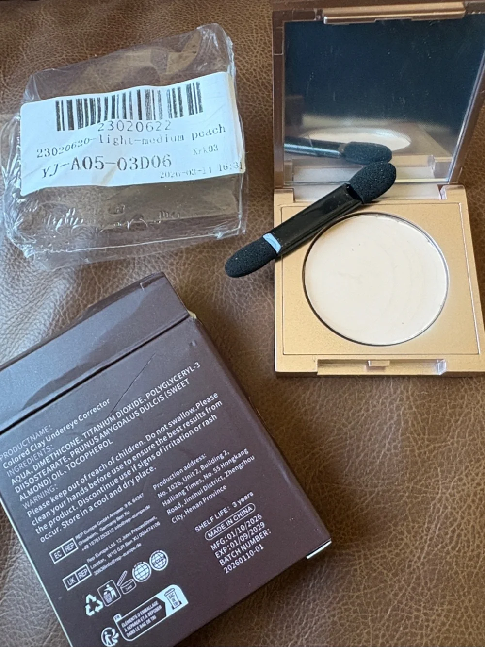 Cream Undereye Concealer Compact - Light/Medium Peach